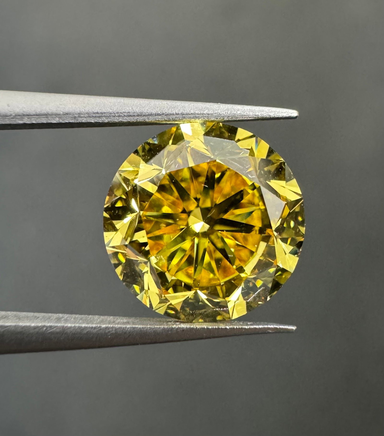 Loose Diamond - ROUND 3.02ct Fancy Vivid Yellow VS1 (1 of 1)