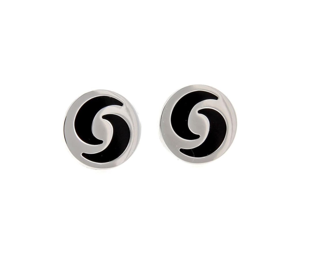 Bvlgari Optical Illusion 18k White Gold Onyx Stud Earrings: Bvlgari Optical Illusion 18k White Gold Onyx Stud Earrings These Bvlgari Optical Illusion stud earrings are crafted from 18k white gold and feature round black onyx centers. The earrings showcase Bvlg