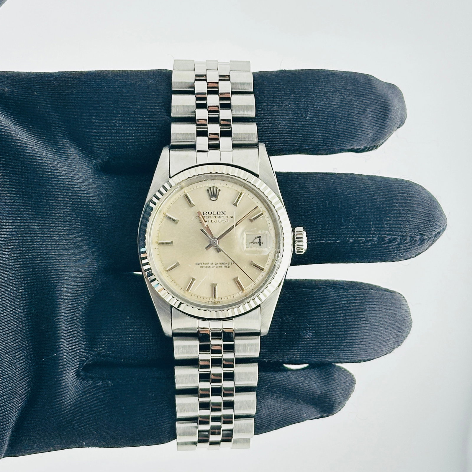 Rolex Datejust 1601 4 Silver Stick Dial Jubilee Bracelet: Rolex Datejust 1601 4 Silver Stick Dial Jubilee Bracelet This is a men's Rolex Datejust watch, reference number 1601/4. It features a silver stick dial with visible spots and a fluted bezel. The watch