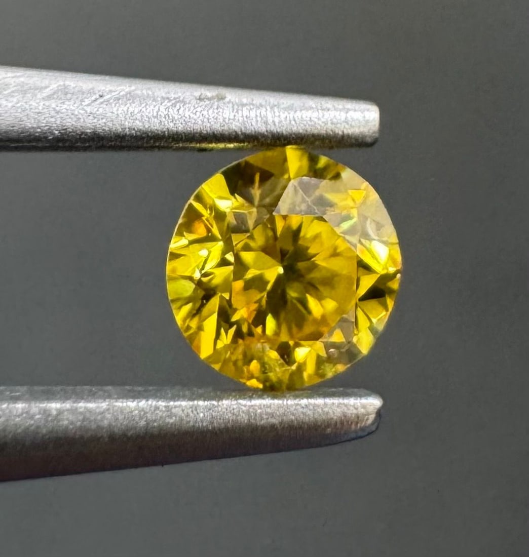 Loose Diamond - ROUND 0.17ct Fancy Vivid Yellow SI2: Loose Diamond - ROUND 0.17ct Fancy Vivid Yellow SI2 Source: Natural Shape: ROUND Carats: 0.17 Color: Fancy Vivid Yellow Certification: GIA PLEASE NOTE: Framed, Large, or heavy items do not have shippi