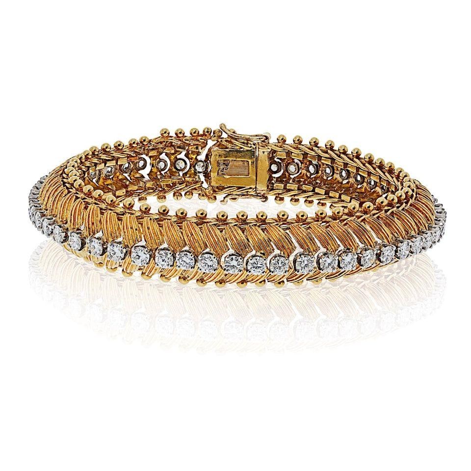 Italian Platinum 18K Yellow Gold Diamond Bracelet 4.25 cttw 6.5 in: Italian Platinum 18K Yellow Gold Diamond Bracelet 4.25 cttw 6.5 in This elegant bracelet is crafted from a combination of platinum and 18K yellow gold, offering a luxurious and timeless design. It fea