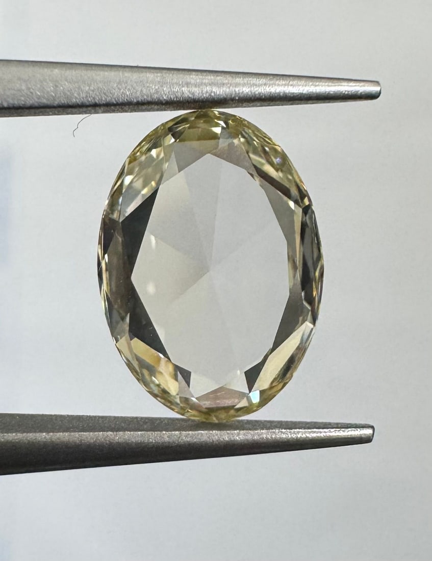 Loose Diamond - OVAL 1.75ct U-V VS1: Loose Diamond - OVAL 1.75ct U-V VS1 Source: Natural Shape: OVAL Carats: 1.75 Color: U-V Certification: GIA PLEASE NOTE: Framed, Large, or heavy items do not have shipping costs included. The exact shi