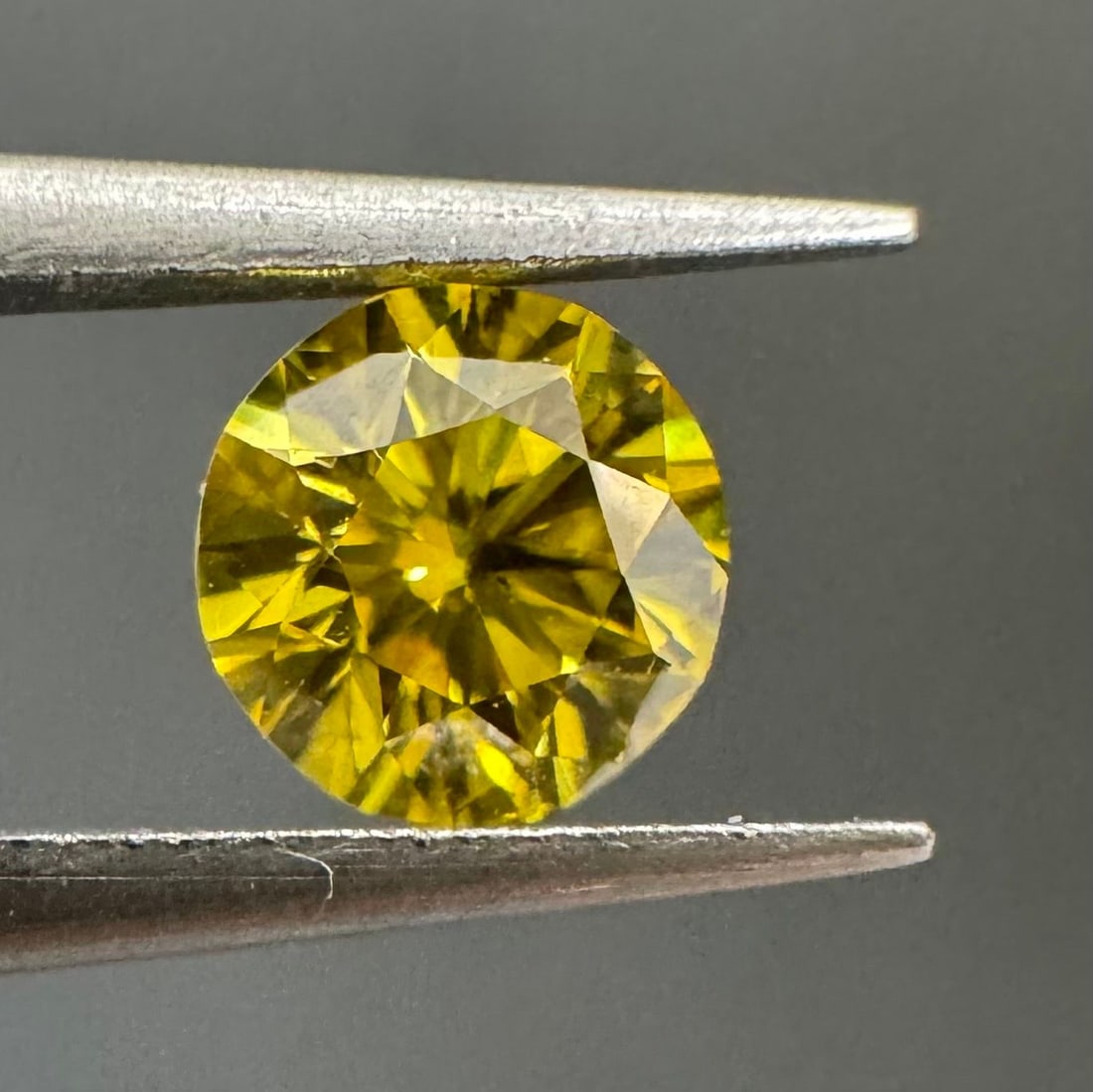 Loose Diamond - ROUND 0.23ct Fancy Vivid Yellow VS2 (1 of 1)