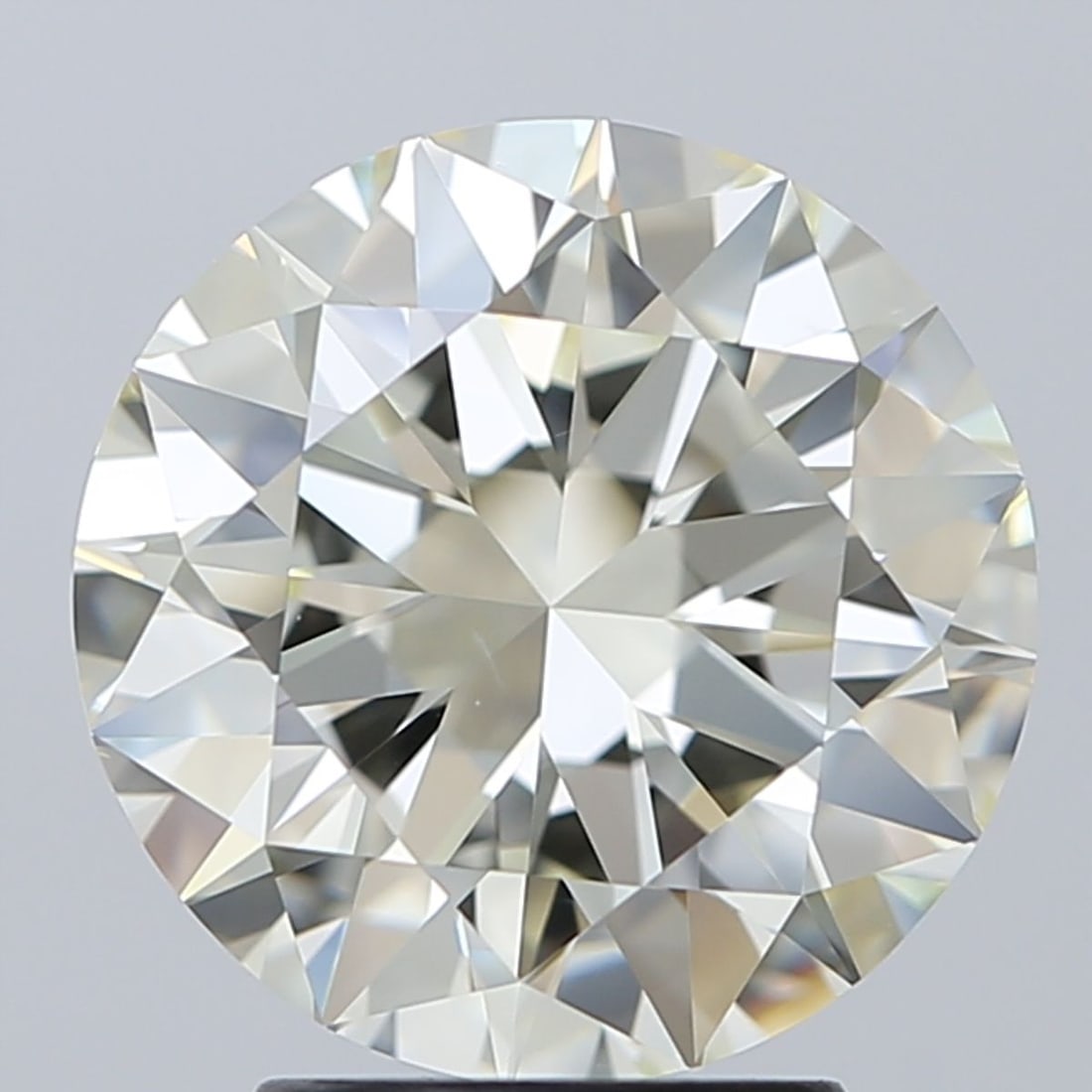 Loose Diamond - ROUND 3.52ct K VS2: Loose Diamond - ROUND 3.52ct K VS2 Source: Natural Shape: ROUND Carats: 3.52 Color: K Clarity: VS2 Certification: IGI PLEASE NOTE: Framed, Large, or heavy items do not have shipping costs included. Th