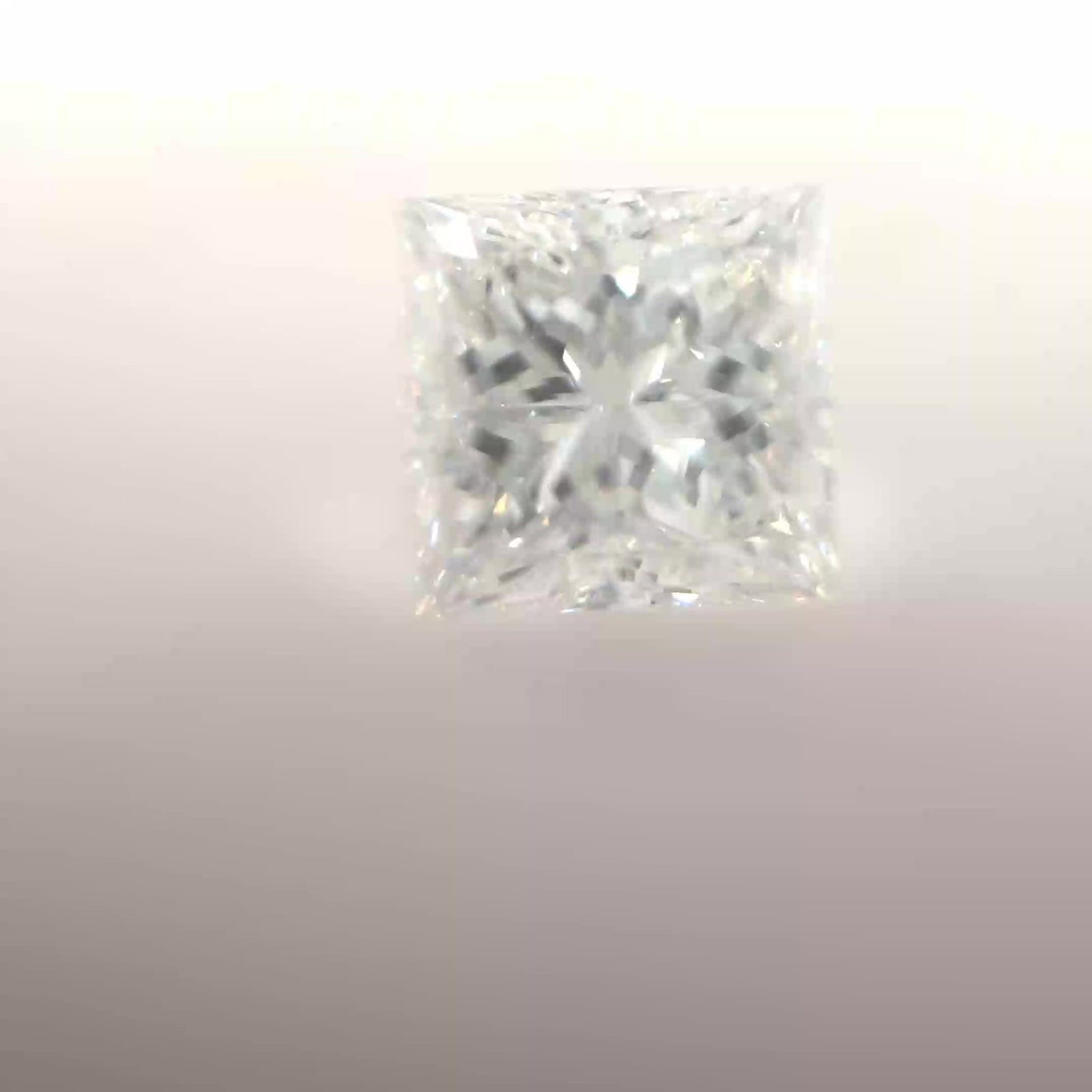 Loose Diamond - PRINCESS 1.21ct F VS2: Loose Diamond - PRINCESS 1.21ct F VS2 Source: Natural Shape: PRINCESS Carats: 1.21 Color: F Clarity: VS2 Certification: GIA Video: