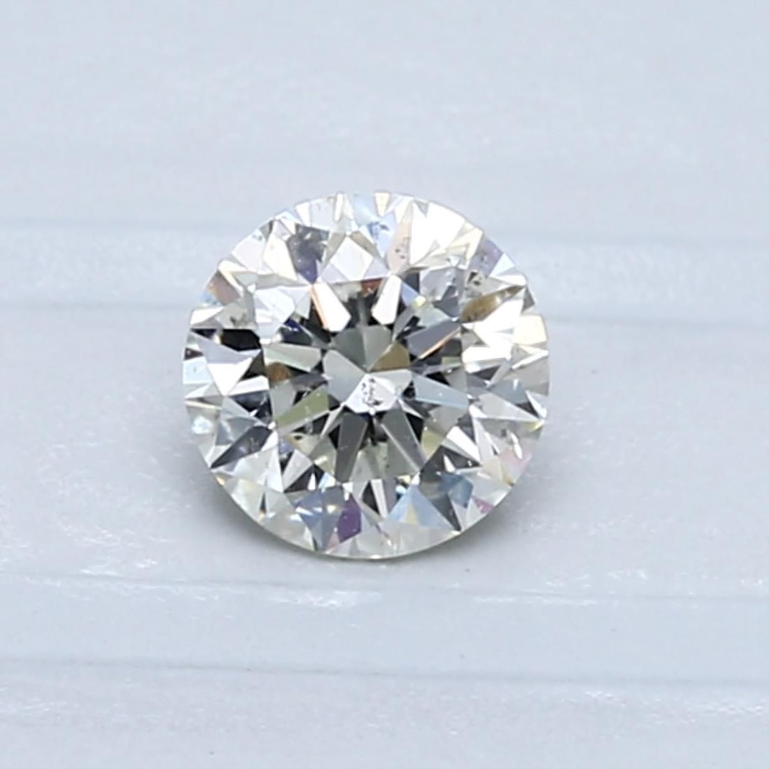 Loose Diamond - ROUND 0.6ct K SI2: Loose Diamond - ROUND 0.6ct K SI2 Source: Natural Shape: ROUND Carats: 0.6 Color: K Clarity: SI2 Certification: GIA Video: