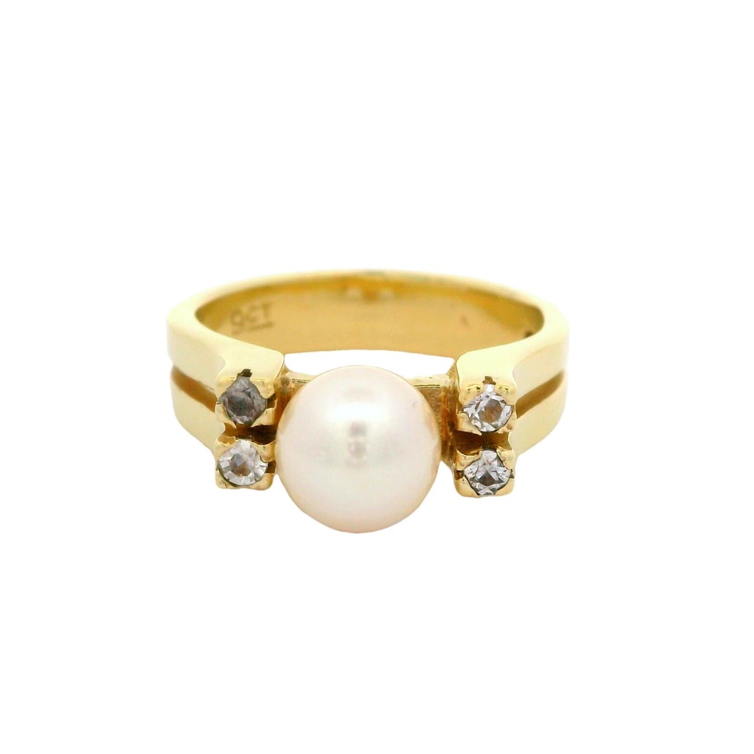 Vintage 9k Yellow Gold Cultured Pearl and Quartz Ring Size 4: Vintage 9k Yellow Gold Cultured Pearl and Quartz Ring Size 4 This exquisite vintage ring features a stunning combination of a genuine cultured pearl and old cut quartz stones, elegantly set in solid 9
