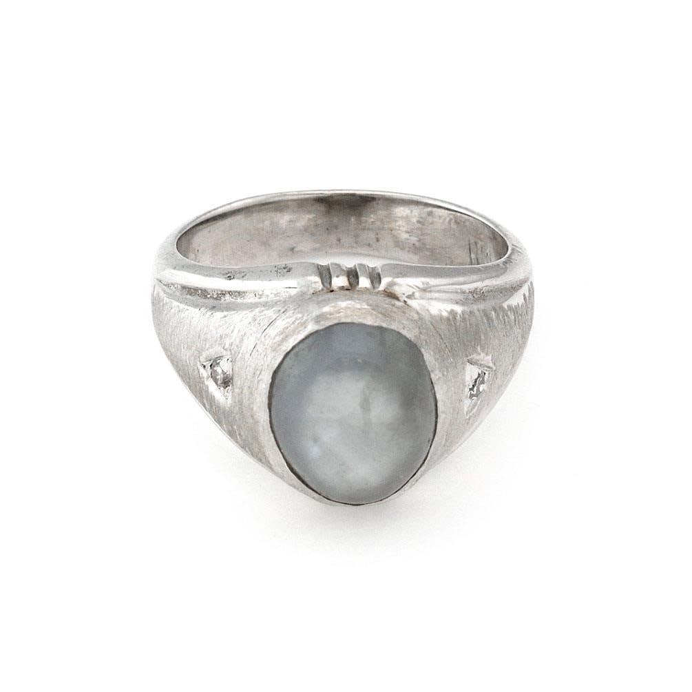 Vintage 14k White Gold Star Sapphire Diamond Dome Ring: Vintage 14k White Gold Star Sapphire Diamond Dome Ring This stunning vintage ring features a beautiful dome design crafted from 14k white gold with a polished finish. At its center is an oval cabochon
