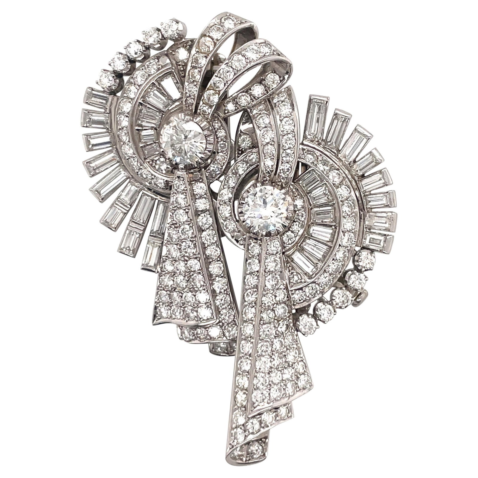Art Deco Double Clip Brooch 18K White Gold 14.20 Carats Harbor Diamonds: Art Deco Double Clip Brooch 18K White Gold 14.20 Carats Harbor Diamonds This exquisite Art Deco double clip brooch, crafted from 18 karat white gold, showcases a stunning design characteristic of the 