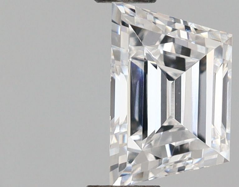 Loose Diamond - TRAPEZOID 0.56ct E VVS2: Loose Diamond - TRAPEZOID 0.56ct E VVS2 Source: This is a real non-mined Diamond that has been grown in a lab Shape: TRAPEZOID Carats: 0.56 Color: E Clarity: VVS2 Certification: IGI Video:
