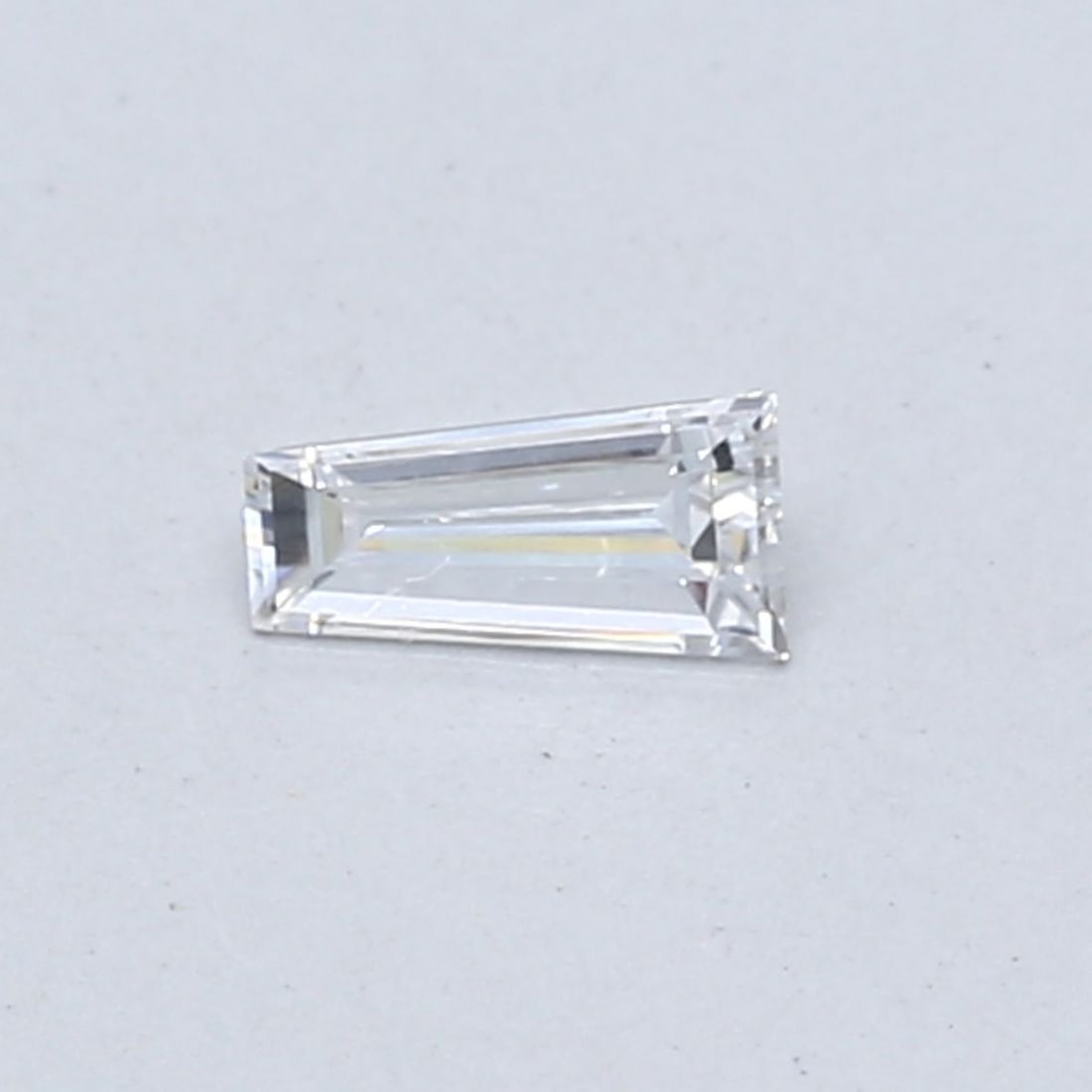 Loose Diamond - TAPERED BAGUETTE 0.17ct E VVS2: Loose Diamond - TAPERED BAGUETTE 0.17ct E VVS2 Source: This is a real non-mined Diamond that has been grown in a lab Shape: TAPERED BAGUETTE Carats: 0.17 Color: E Clarity: VVS2 Certification: NONE PLE