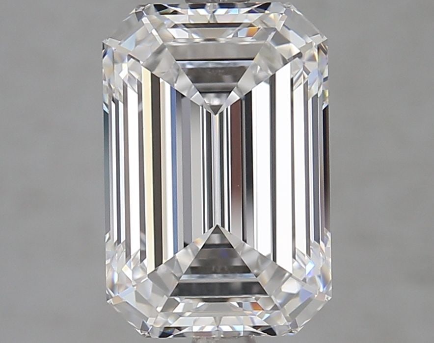 Loose Diamond - EMERALD 4.09ct D VS1: Loose Diamond - EMERALD 4.09ct D VS1 Source: This is a real non-mined Diamond that has been grown in a lab Shape: EMERALD Carats: 4.09 Color: D Clarity: VS1 Certification: IGI Video: