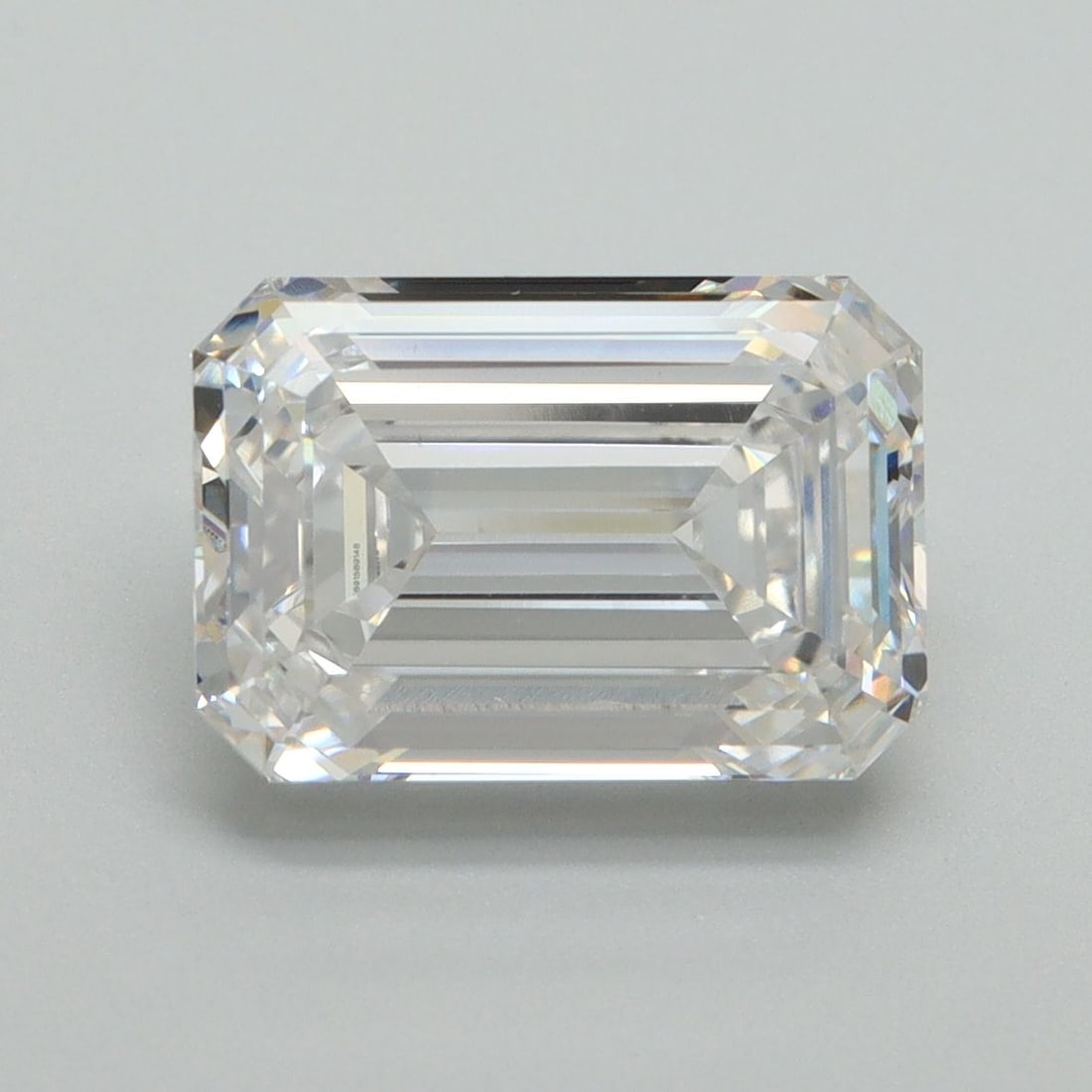 Loose Diamond - EMERALD 4.04ct D VVS2: Loose Diamond - EMERALD 4.04ct D VVS2 Source: This is a real non-mined Diamond that has been grown in a lab Shape: EMERALD Carats: 4.04 Color: D Clarity: VVS2 Certification: IGI Video: