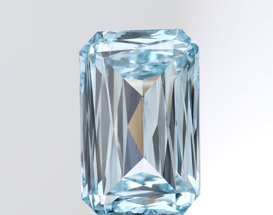 Loose Diamond - RADIANT 15.02ct Fancy Vivid Blue VS1: Loose Diamond - RADIANT 15.02ct Fancy Vivid Blue VS1 Source: This is a real non-mined Diamond that has been grown in a lab Shape: RADIANT Carats: 15.02 Color: Fancy Vivid Blue Certification: IGI Video