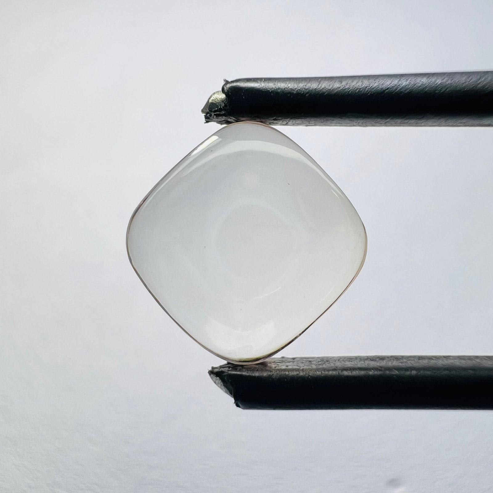 Loose Diamond - CUSHION BRILLIANT 1.36ct Pink VS1: Loose Diamond - CUSHION BRILLIANT 1.36ct Pink VS1 Source: This is a real non-mined Diamond that has been grown in a lab Shape: CUSHION BRILLIANT Carats: 1.36 Color: Pink Certification: NONE PLEASE NOT