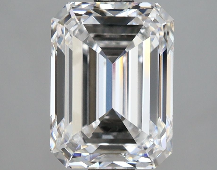 Loose Diamond - EMERALD 3.4ct D VVS1: Loose Diamond - EMERALD 3.4ct D VVS1 Source: This is a real non-mined Diamond that has been grown in a lab Shape: EMERALD Carats: 3.4 Color: D Clarity: VVS1 Certification: IGI Video: