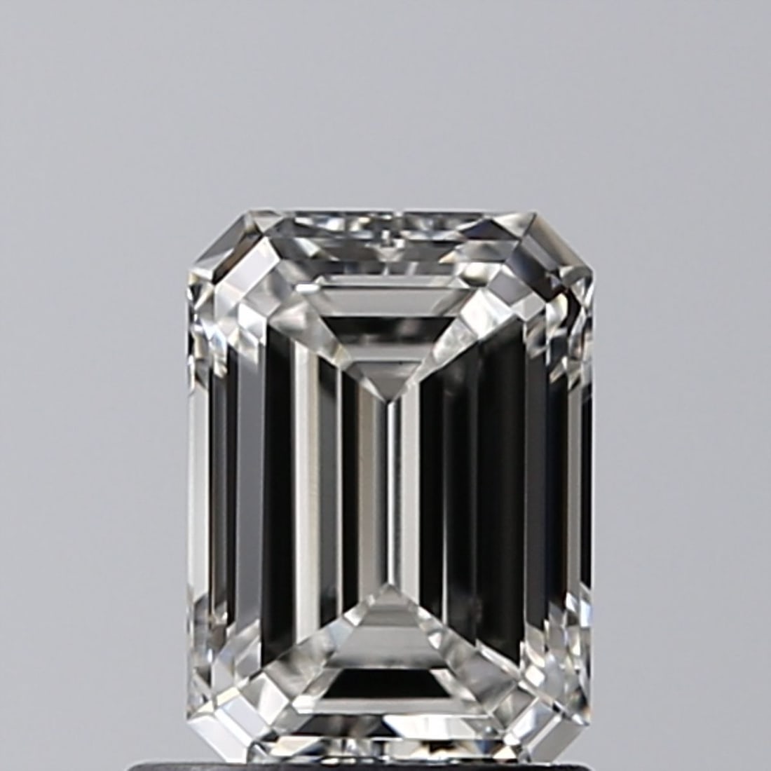 Loose Diamond - EMERALD 0.9ct F VS1: Loose Diamond - EMERALD 0.9ct F VS1 Source: This is a real non-mined Diamond that has been grown in a lab Shape: EMERALD Carats: 0.9 Color: F Clarity: VS1 Certification: IGI Video: