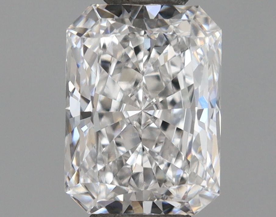 Loose Diamond - RADIANT 0.76ct E VVS2: Loose Diamond - RADIANT 0.76ct E VVS2 Source: This is a real non-mined Diamond that has been grown in a lab Shape: RADIANT Carats: 0.76 Color: E Clarity: VVS2 Certification: IGI Video:
