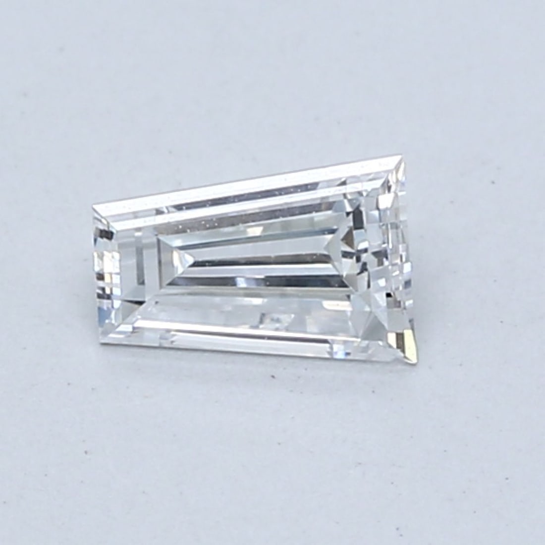 Loose Diamond - TAPERED BAGUETTE 0.5ct F VS1: Loose Diamond - TAPERED BAGUETTE 0.5ct F VS1 Source: This is a real non-mined Diamond that has been grown in a lab Shape: TAPERED BAGUETTE Carats: 0.5 Color: F Clarity: VS1 Certification: NONE Video: