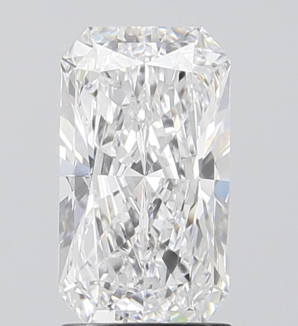 Loose Diamond - RADIANT 1.65ct D VS1: Loose Diamond - RADIANT 1.65ct D VS1 Source: This is a real non-mined Diamond that has been grown in a lab Shape: RADIANT Carats: 1.65 Color: D Clarity: VS1 Certification: IGI Video: Video Link