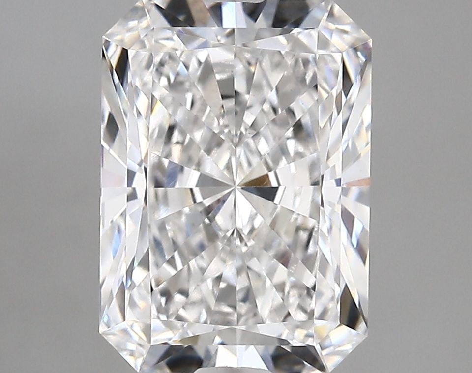 Loose Diamond - RADIANT 3.78ct E VVS2: Loose Diamond - RADIANT 3.78ct E VVS2 Source: This is a real non-mined Diamond that has been grown in a lab Shape: RADIANT Carats: 3.78 Color: E Clarity: VVS2 Certification: IGI Video: