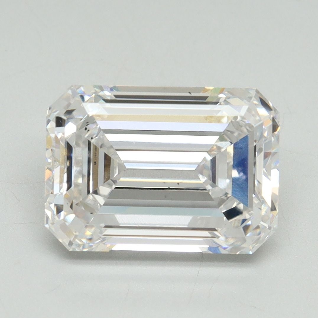 Loose Diamond - EMERALD 4.18ct D VS1: Loose Diamond - EMERALD 4.18ct D VS1 Source: This is a real non-mined Diamond that has been grown in a lab Shape: EMERALD Carats: 4.18 Color: D Clarity: VS1 Certification: IGI Video: