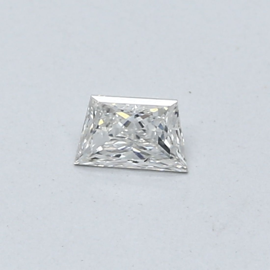 Loose Diamond - TRAPEZOID 0.19ct G VS1: Loose Diamond - TRAPEZOID 0.19ct G VS1 Source: This is a real non-mined Diamond that has been grown in a lab Shape: TRAPEZOID Carats: 0.19 Color: G Clarity: VS1 Certification: NONE Video: