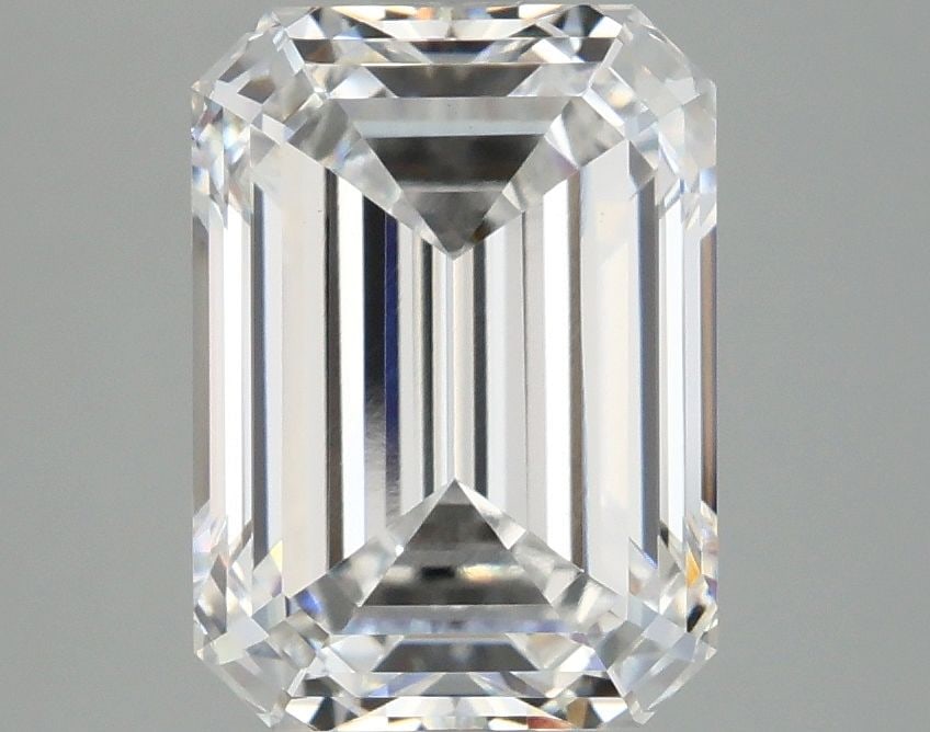 Loose Diamond - EMERALD 3.08ct E VS1: Loose Diamond - EMERALD 3.08ct E VS1 Source: This is a real non-mined Diamond that has been grown in a lab Shape: EMERALD Carats: 3.08 Color: E Clarity: VS1 Certification: IGI Video: