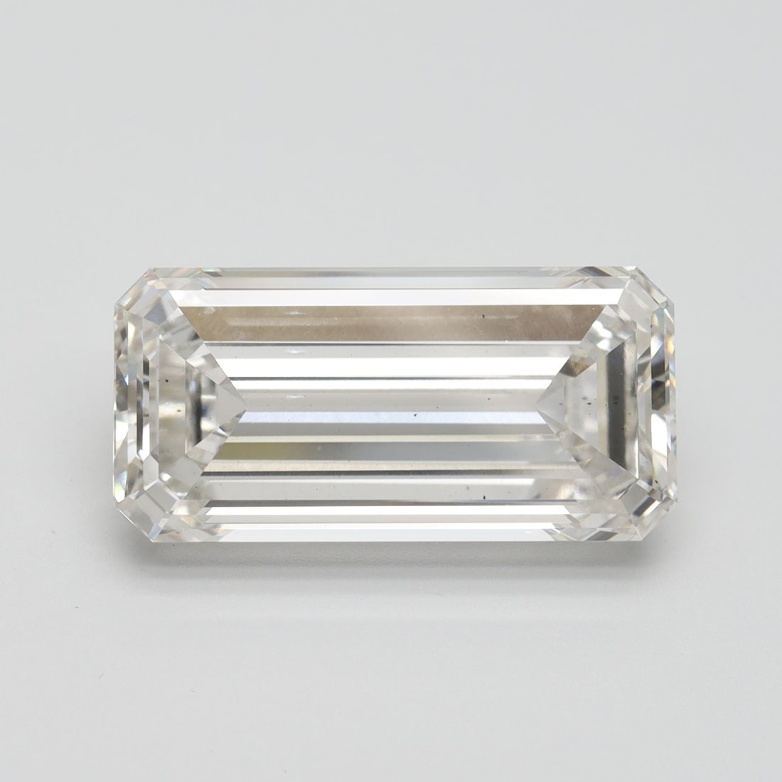 Loose Diamond - EMERALD 9.54ct H VS2: Loose Diamond - EMERALD 9.54ct H VS2 Source: This is a real non-mined Diamond that has been grown in a lab Shape: EMERALD Carats: 9.54 Color: H Clarity: VS2 Certification: IGI Video: