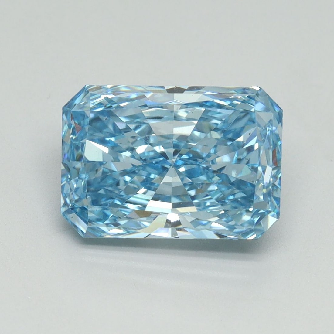 Loose Diamond - RADIANT 3.0ct Fancy Vivid Blue VS2: Loose Diamond - RADIANT 3.0ct Fancy Vivid Blue VS2 Source: This is a real non-mined Diamond that has been grown in a lab Shape: RADIANT Carats: 3.0 Color: Fancy Vivid Blue Certification: IGI Video: