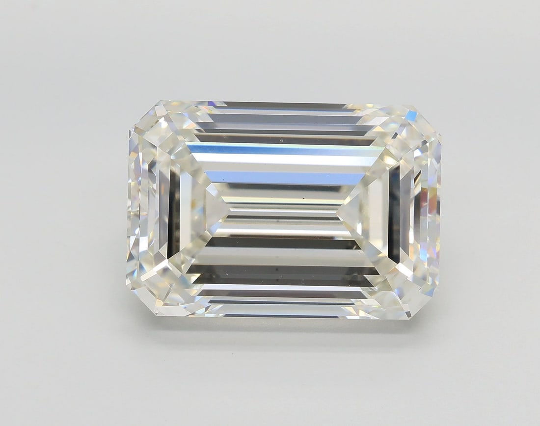 Loose Diamond - EMERALD 10.02ct G VS1: Loose Diamond - EMERALD 10.02ct G VS1 Source: This is a real non-mined Diamond that has been grown in a lab Shape: EMERALD Carats: 10.02 Color: G Clarity: VS1 Certification: IGI Video: Video Link