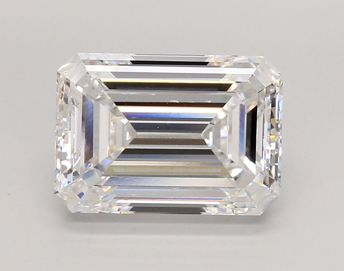 Loose Diamond - EMERALD 5.06ct E VS1: Loose Diamond - EMERALD 5.06ct E VS1 Source: This is a real non-mined Diamond that has been grown in a lab Shape: EMERALD Carats: 5.06 Color: E Clarity: VS1 Certification: IGI Video: