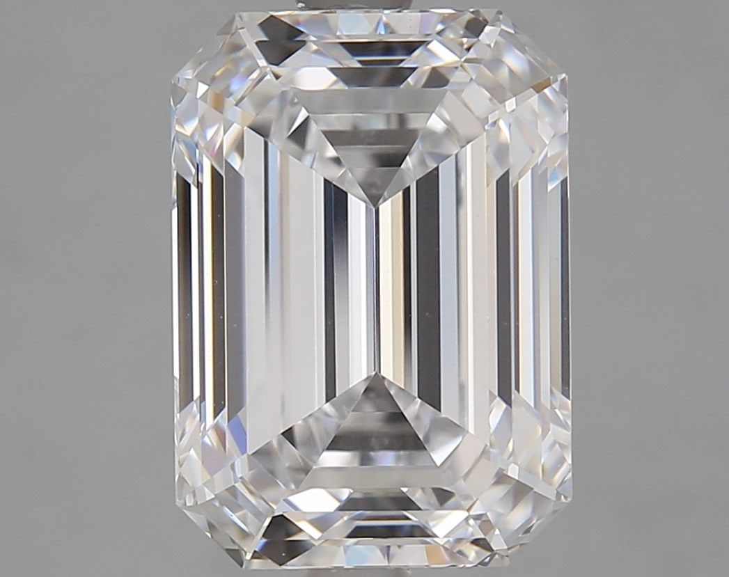 Loose Diamond - EMERALD 4.02ct D VS1: Loose Diamond - EMERALD 4.02ct D VS1 Source: This is a real non-mined Diamond that has been grown in a lab Shape: EMERALD Carats: 4.02 Color: D Clarity: VS1 Certification: GIA Video:
