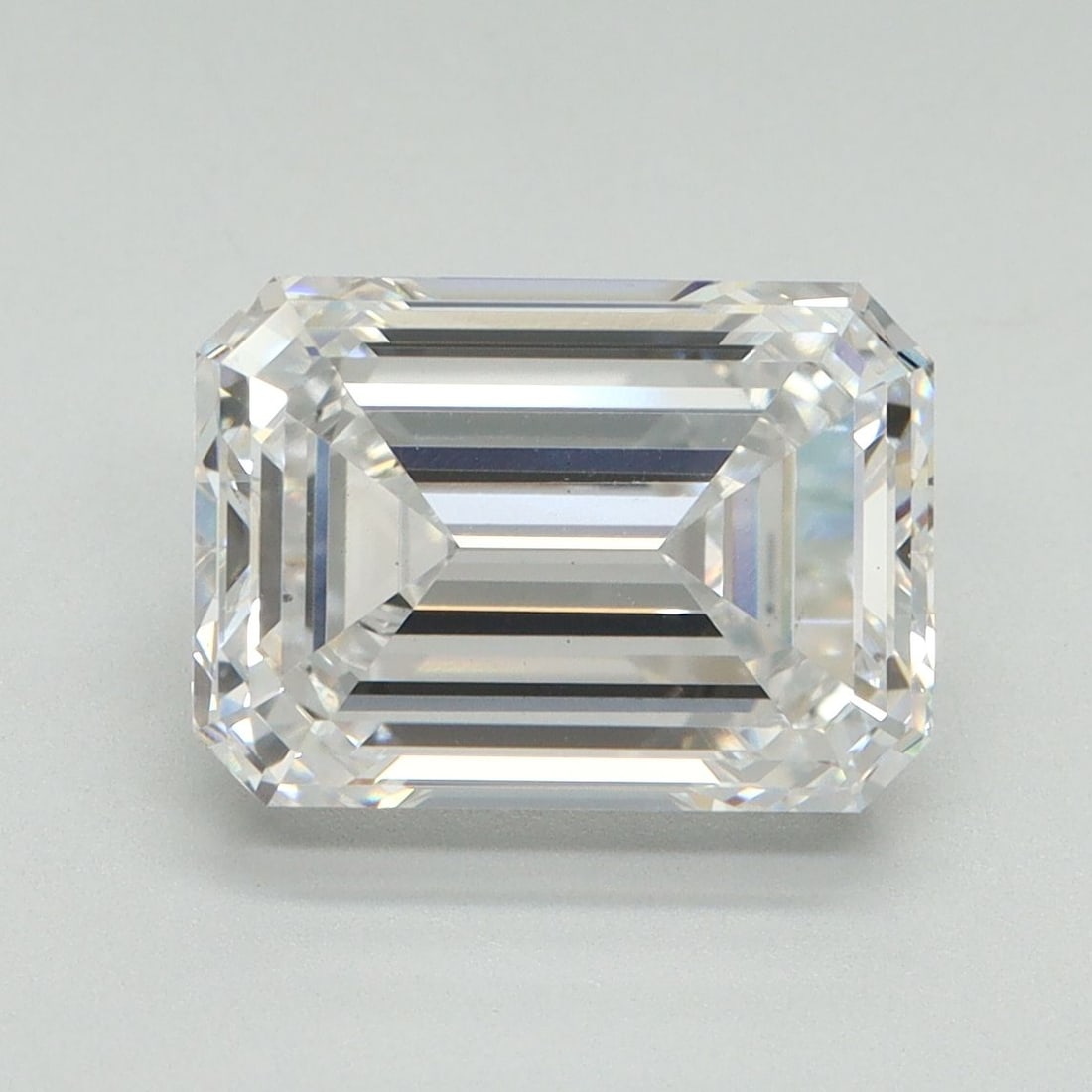 Loose Diamond - EMERALD 4.02ct D VS2: Loose Diamond - EMERALD 4.02ct D VS2 Source: This is a real non-mined Diamond that has been grown in a lab Shape: EMERALD Carats: 4.02 Color: D Clarity: VS2 Certification: IGI Video: