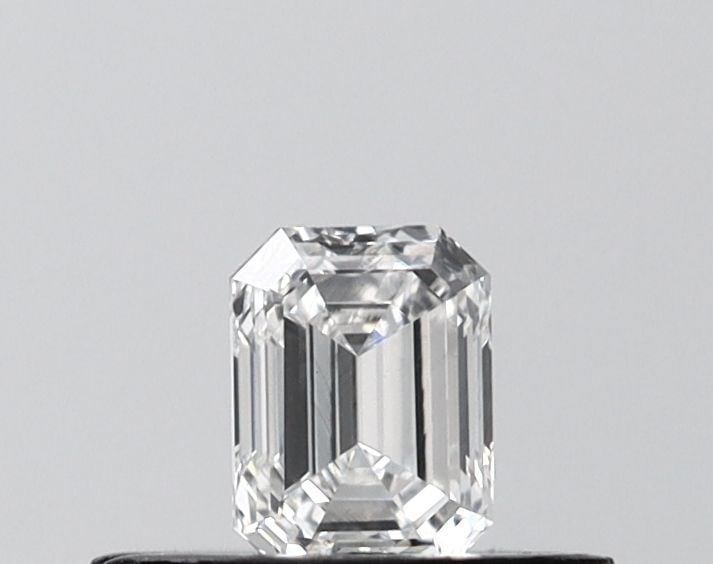 Loose Diamond - EMERALD 0.31ct D VS1: Loose Diamond - EMERALD 0.31ct D VS1 Source: This is a real non-mined Diamond that has been grown in a lab Shape: EMERALD Carats: 0.31 Color: D Clarity: VS1 Certification: IGI Video: