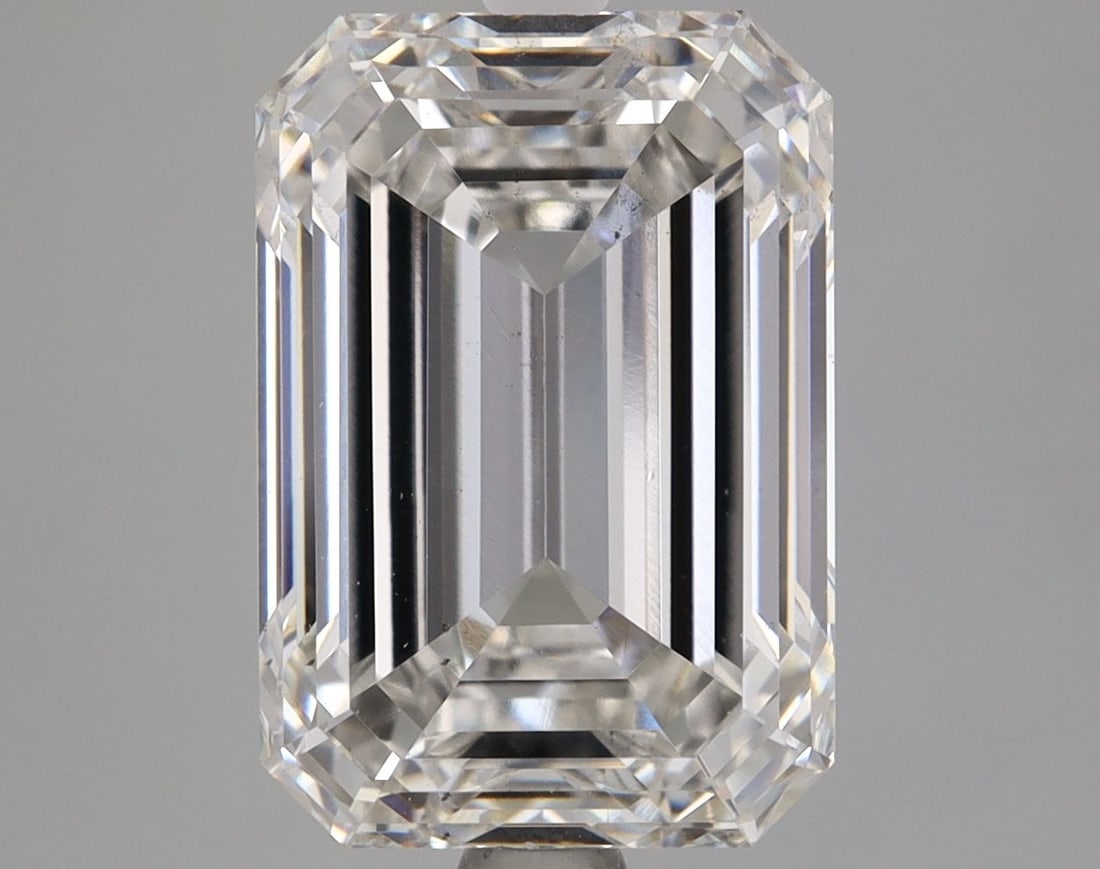 Loose Diamond - EMERALD 5.06ct H VS2: Loose Diamond - EMERALD 5.06ct H VS2 Source: This is a real non-mined Diamond that has been grown in a lab Shape: EMERALD Carats: 5.06 Color: H Clarity: VS2 Certification: IGI Video: