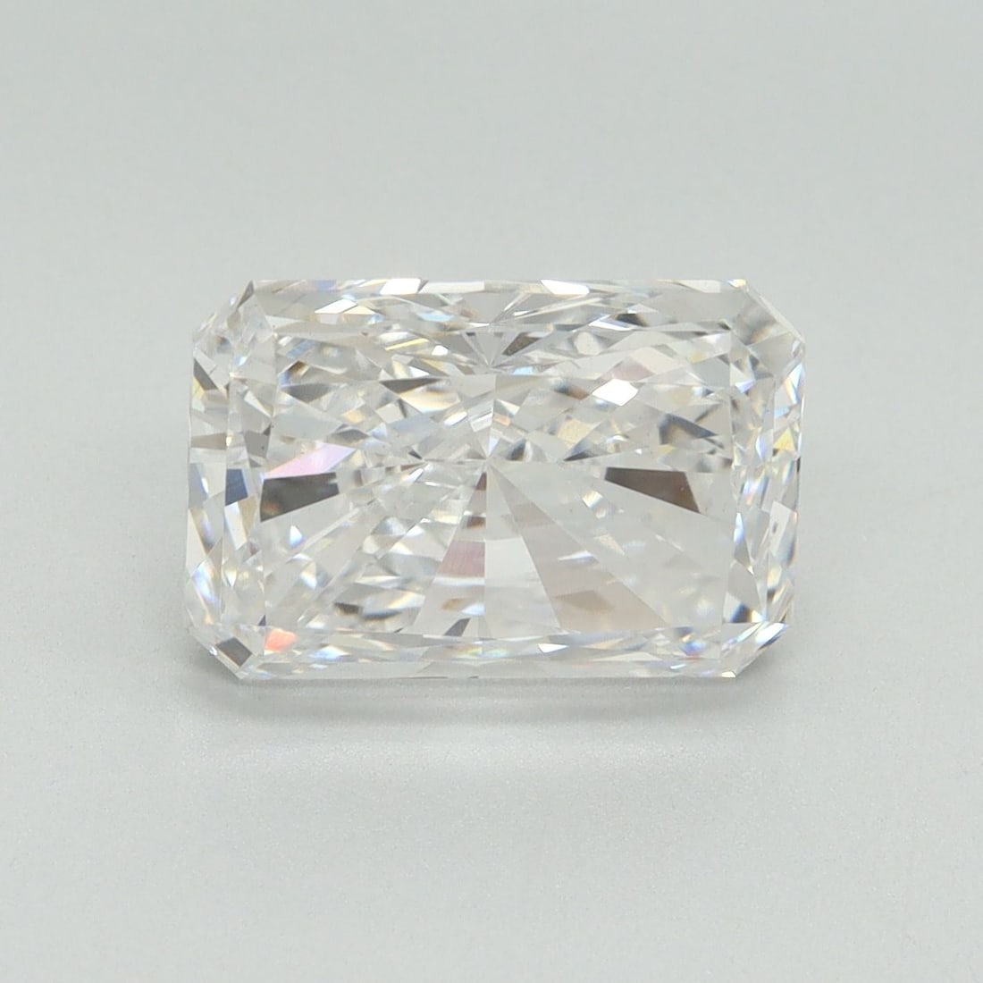 Loose Diamond - RADIANT 3.61ct D VS1: Loose Diamond - RADIANT 3.61ct D VS1 Source: This is a real non-mined Diamond that has been grown in a lab Shape: RADIANT Carats: 3.61 Color: D Clarity: VS1 Certification: IGI Video: