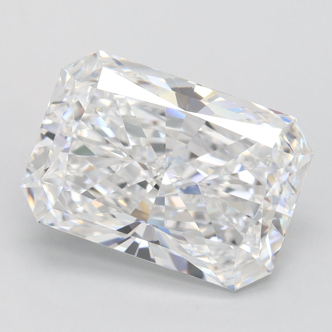 Loose Diamond - RADIANT 4.14ct D IF: Loose Diamond - RADIANT 4.14ct D IF Source: This is a real non-mined Diamond that has been grown in a lab Shape: RADIANT Carats: 4.14 Color: D Clarity: IF Certification: IGI Video: