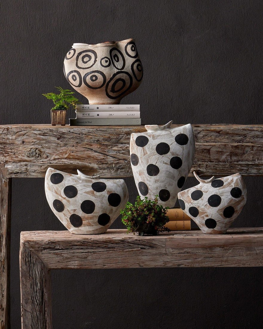 Currey Han Dynasty Style Textured Brown Porcelain Bowl 10.5H: Currey Han Dynasty Style Textured Brown Porcelain Bowl 10.5H Discover a stunning Textured Brown Porcelain Bowl inspired by the art of the Han Dynasty. This beautifully crafted bowl features a light ea