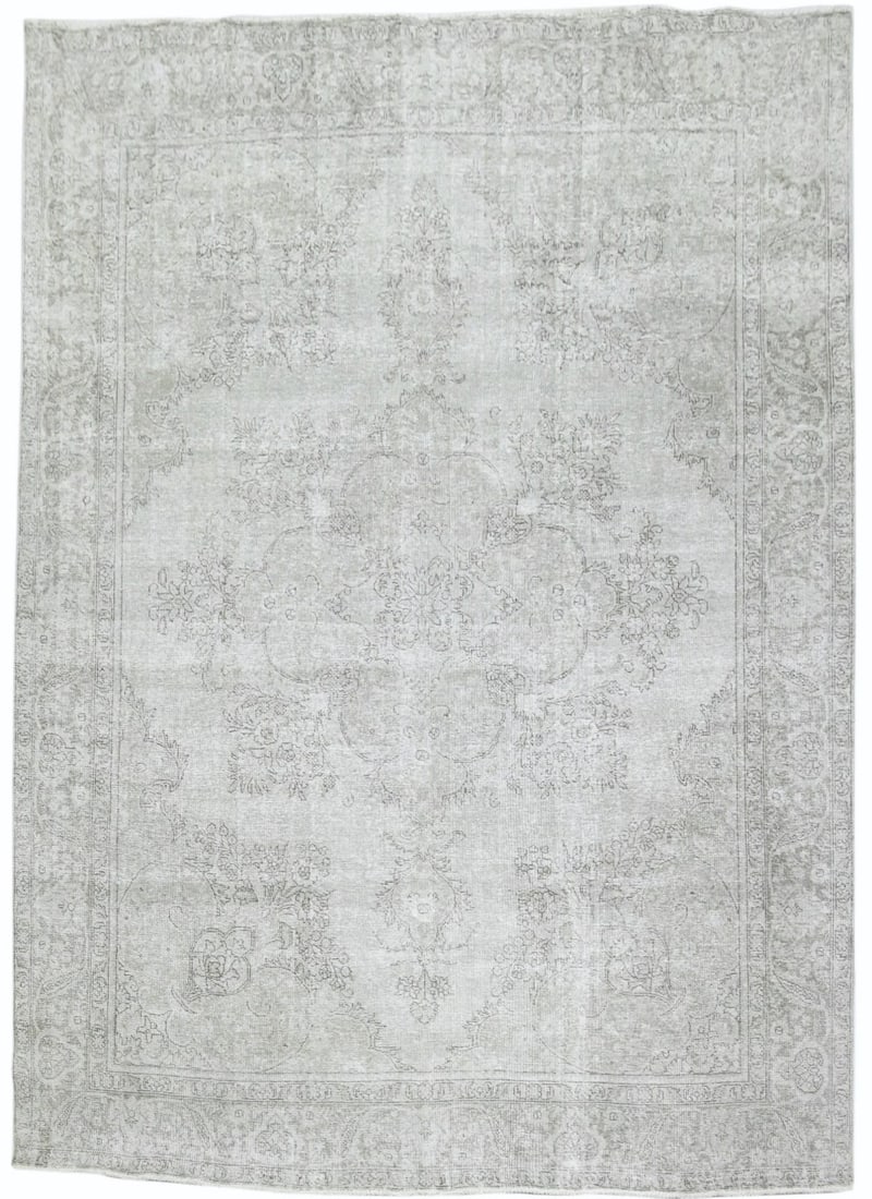 Vintage 9'5 x 12'1 Handmade Wool Oriental Rug Floral Design: Vintage 9'5 x 12'1 Handmade Wool Oriental Rug Floral Design Enhance your space with this exquisite 9'5" x 12'1" handmade antique distressed Oriental rug. Featuring a muted floral pattern in soft cream