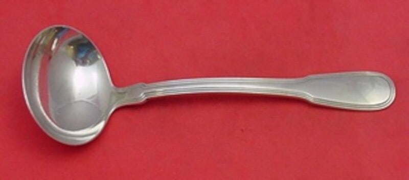 Tiffany & Co Hamilton Sterling Silver Gravy Ladle 7": Tiffany & Co Hamilton Sterling Silver Gravy Ladle 7" This exquisite 7" gravy ladle is part of the Hamilton pattern by Tiffany & Co., showcasing the timeless elegance of sterling silver craftsmanship. 