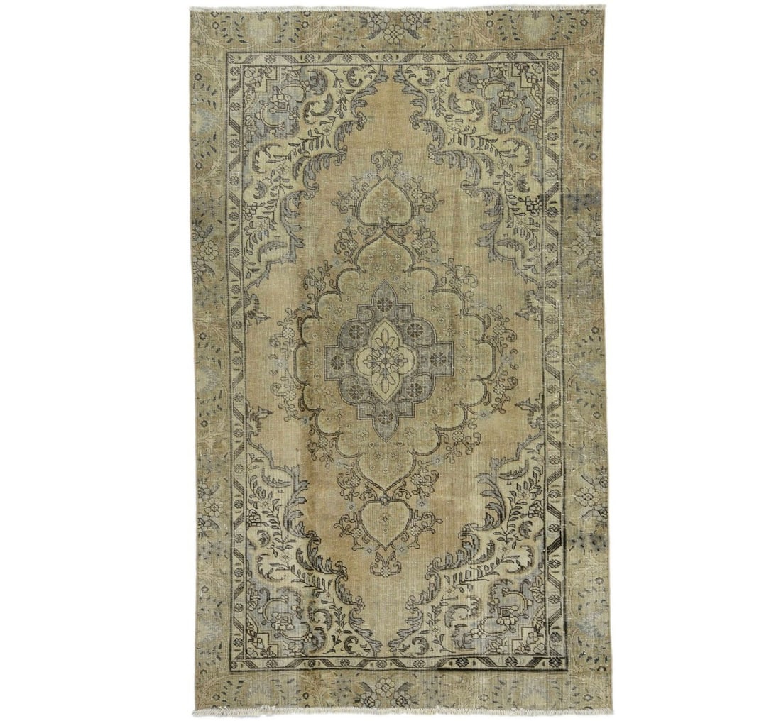 Hand-Knotted Vintage Floral Oriental Rug 5'5 x 9'5 Wool Traditional Style: Hand-Knotted Vintage Floral Oriental Rug 5'5 x 9'5 Wool Traditional Style Enhance your living space with this exquisite Hand-Knotted Distressed Oriental Rug, measuring 5'5" x 9'5". This traditional fl
