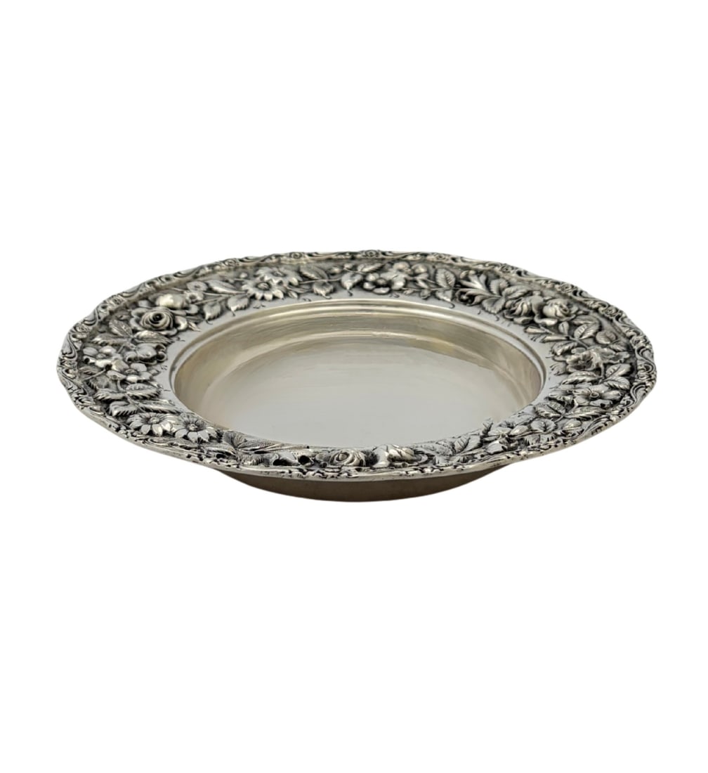 Mexican 925 Sterling Silver Floral Repousse Round Bowl: Mexican 925 Sterling Silver Floral Repousse Round Bowl This antique bowl dish is crafted from 925 sterling silver and features intricate handmade floral repousse designs with both matte and shiny fini
