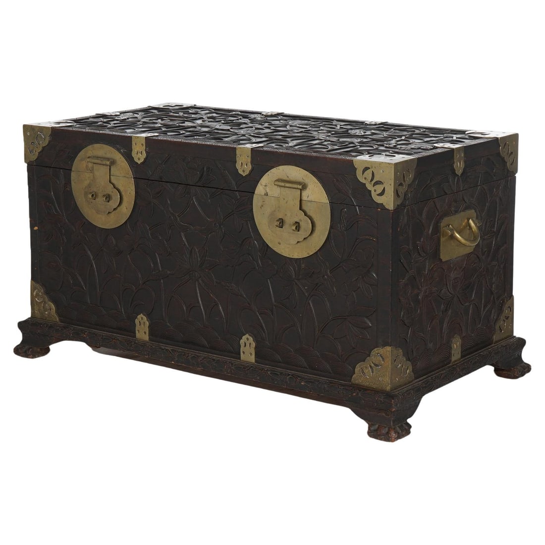 Antique Chinese Carved Wedding Chest Floral Design C1890: Antique Chinese Carved Wedding Chest Floral Design C1890 This exquisite Antique Chinese Blanket Wedding Chest, dating back to circa 1890, features intricate floral designs carved in relief. Crafted fr