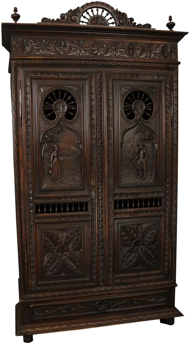 Antique 1880 French Brittany Armoire in Chestnut Wood: Antique 1880 French Brittany Armoire in Chestnut Wood This exquisite Heavily Carved French Brittany Armoire, dating back to 1880, is a stunning piece that showcases the craftsmanship of its era. Const