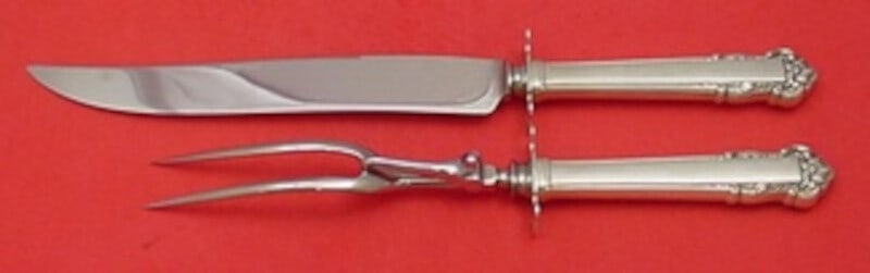 Lunt English Shell Sterling Silver Carving Set 2pc Knife Fork: Lunt English Shell Sterling Silver Carving Set 2pc Knife Fork This exquisite 2-piece roast carving set features the English Shell pattern by Lunt, crafted from high-quality sterling silver. The set in