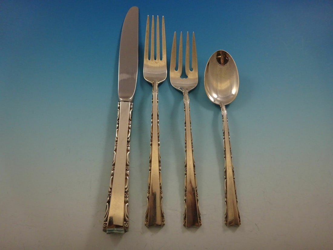 Lunt Madrigal Sterling Silver 4-Piece Place Setting: Lunt Madrigal Sterling Silver 4-Piece Place Setting Enhance your dining experience with this exquisite 4-piece place setting from Lunt, designed in the elegant Madrigal pattern. Crafted from high-qual