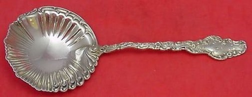 Watteau Durgin Sterling Silver Pea Berry Spoon 8 3/4 Inch Monogrammed: Watteau Durgin Sterling Silver Pea Berry Spoon 8 3/4 Inch Monogrammed This exquisite Watteau by Durgin sterling silver pea berry spoon features a round design in the bowl, measuring 8 3/4 inches in le