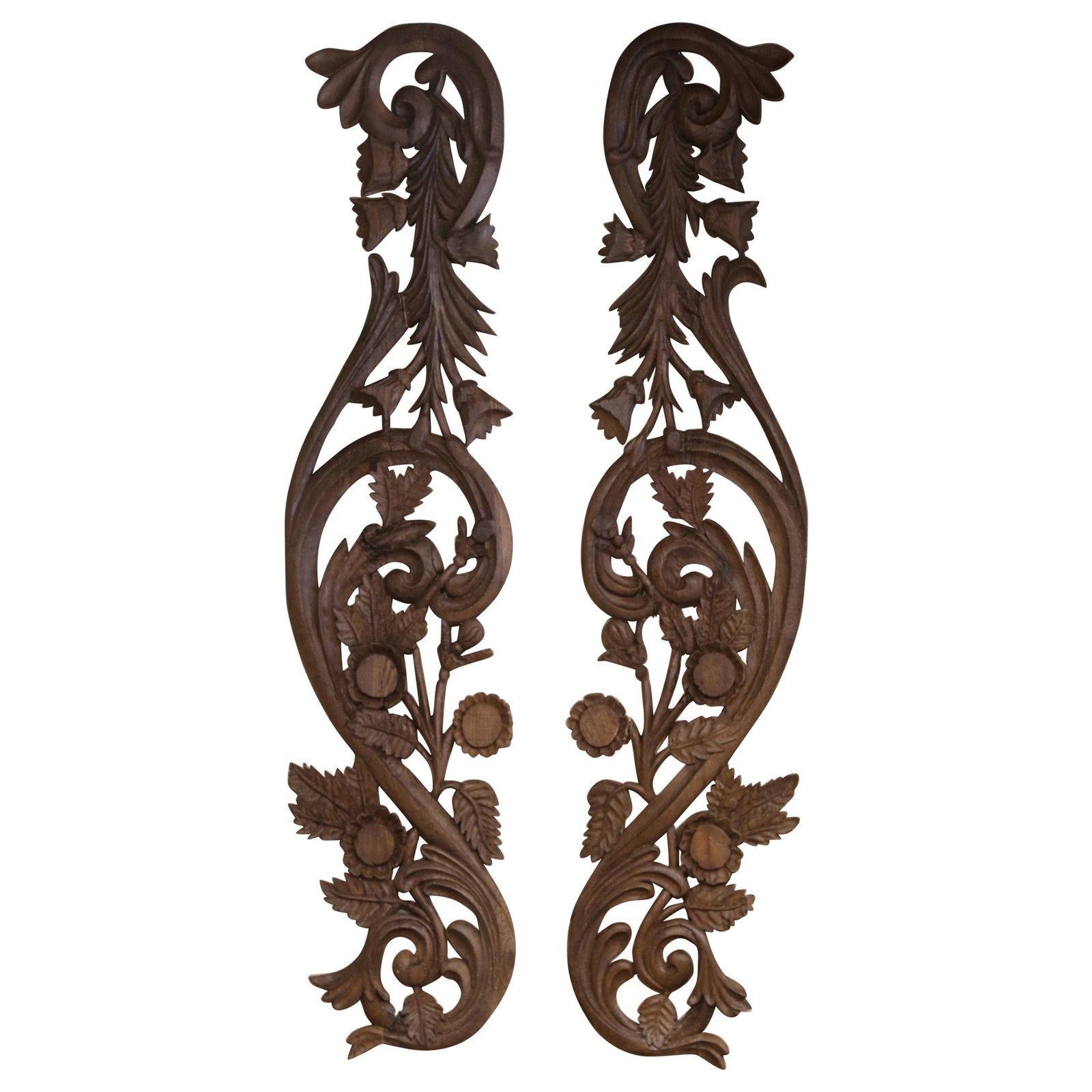 Set of 2 18th Century French Louis XIV Hand-Carved Oak Wall Elements: Set of 2 18th Century French Louis XIV Hand-Carved Oak Wall Elements Enhance your interior with this exquisite pair of 18th Century French Louis XIV carved oak wall architectural elements. Crafted in 