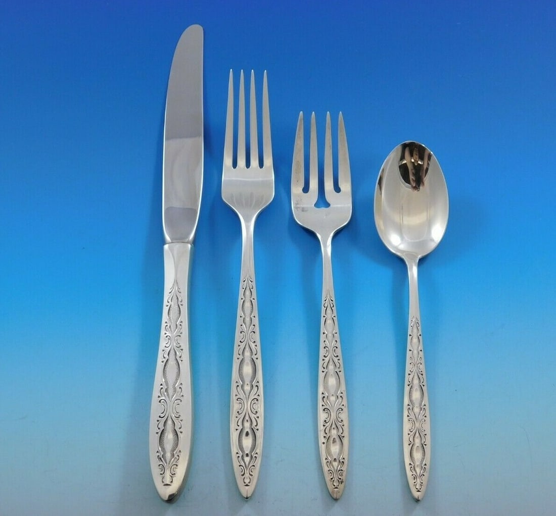 Lunt Bridal Lace Sterling Silver 4-Piece Place Setting Mid-Century Modern: Lunt Bridal Lace Sterling Silver 4-Piece Place Setting Mid-Century Modern Elevate your dining experience with this exquisite 4-piece place setting from Lunt, featuring the elegant Bridal Lace pattern.